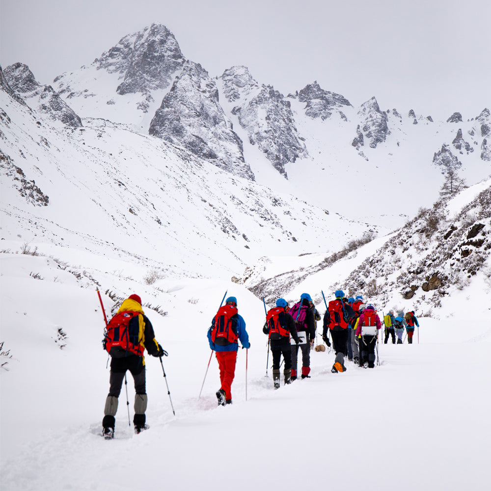 Vekap-Winter-Hiking-Gear-Checklist-Scenario