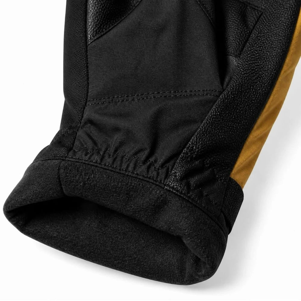 3M Thinsulate insulation and soft fleece lining inside Vekap ski gloves.